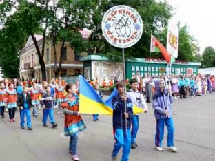 Торжественное шествие участников фестиваля
